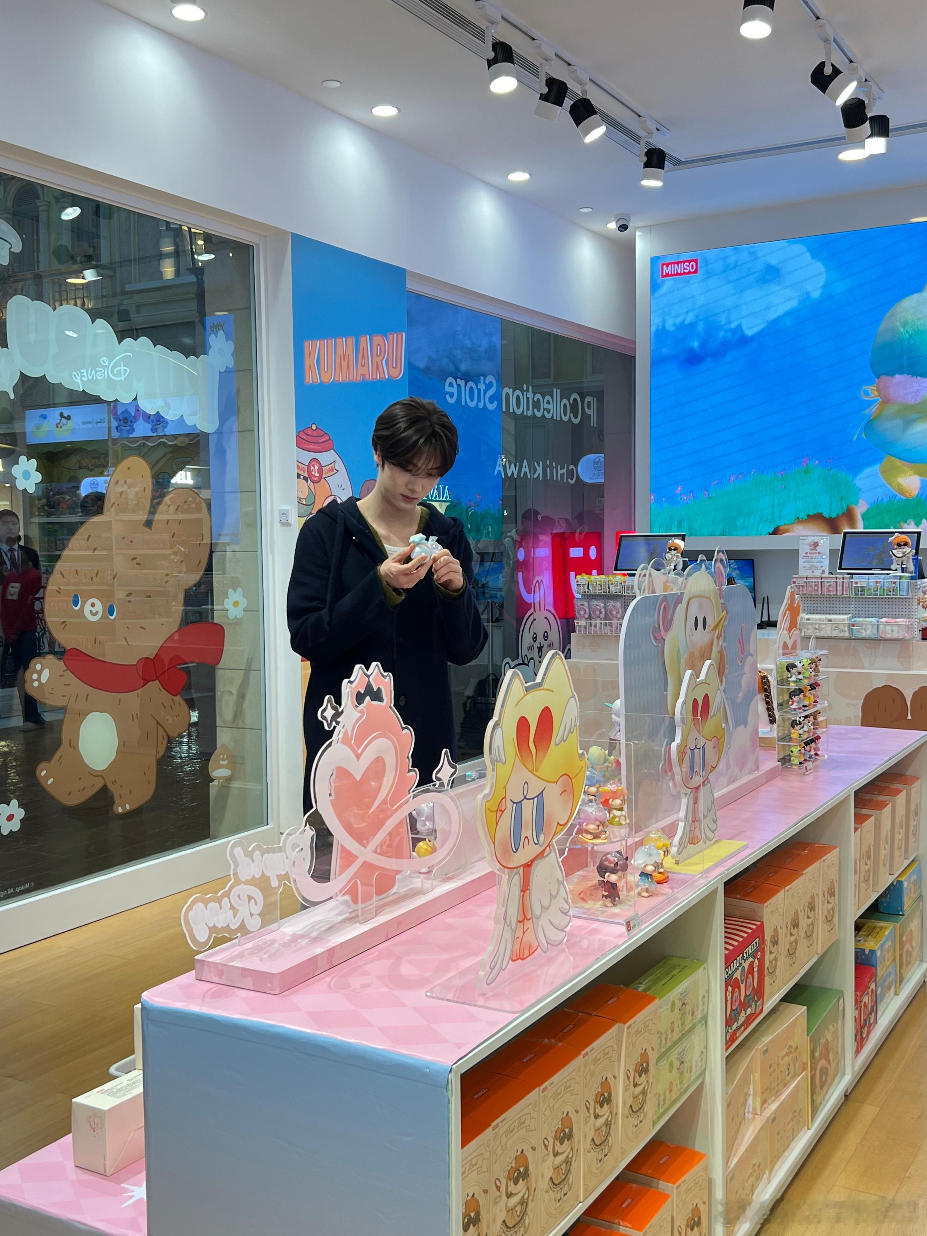 TWSTWS就这么一路从首尔嗯嗯嗯到澳门 今晚的澳门一定很热闹，有这么多粉丝聚集