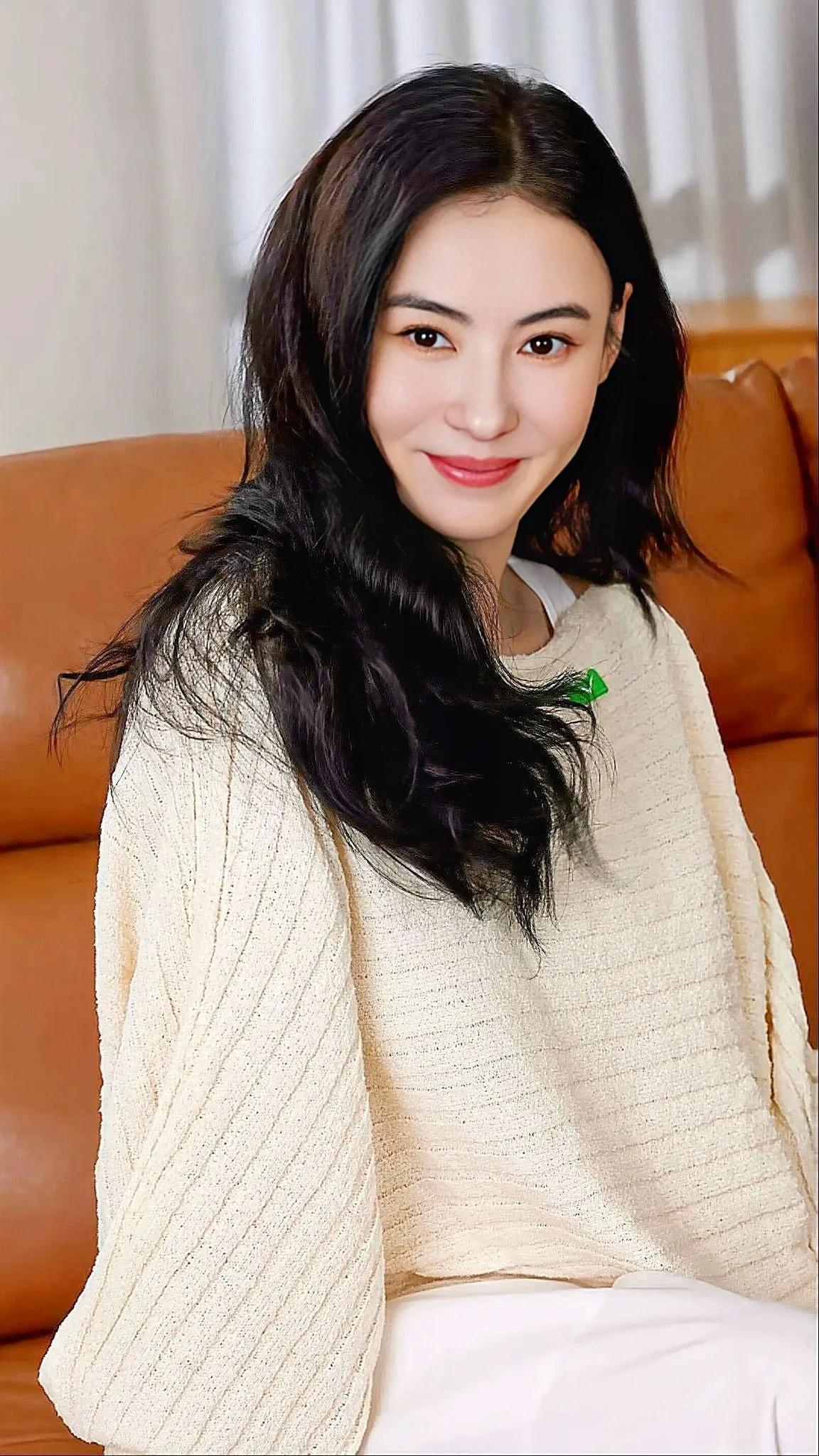 每次唱《星语心愿》，张柏芝的眼泪好像比歌词来得还准时。

有人说那是演技，有人说