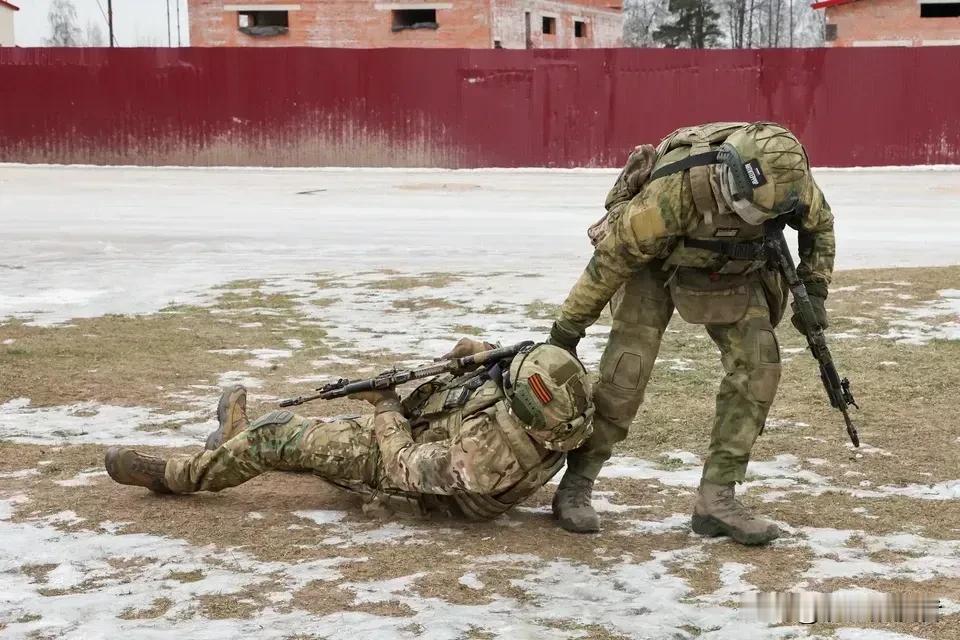 又见斯拉夫超人！一俄军 士兵独自救出30多名重伤员，普京 或亲自为其授勋
8月6