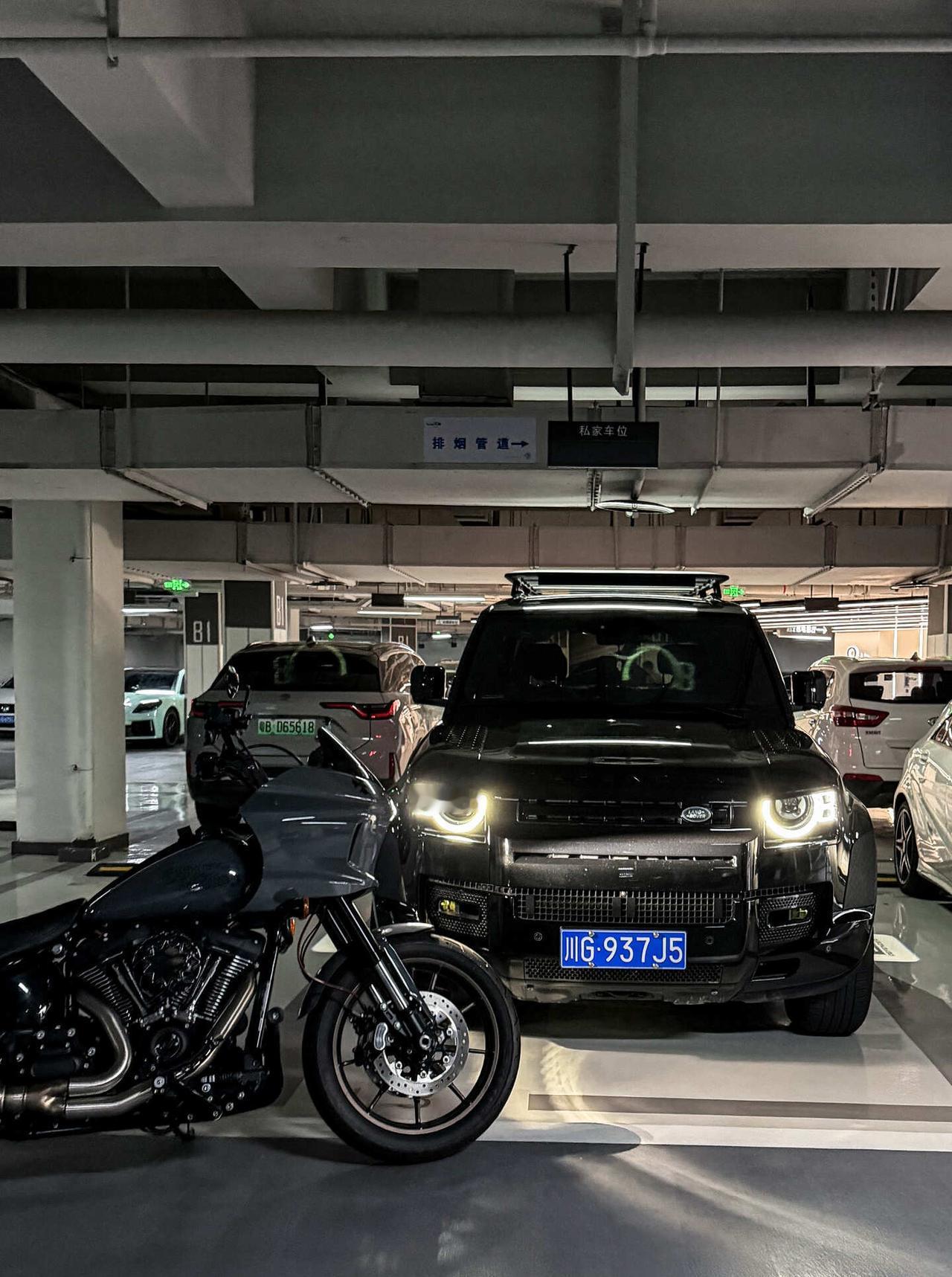 路虎卫士和哈雷的氛围感
就是喜欢这种硬派又机械原始的质感[赞][偷笑]玩车的10