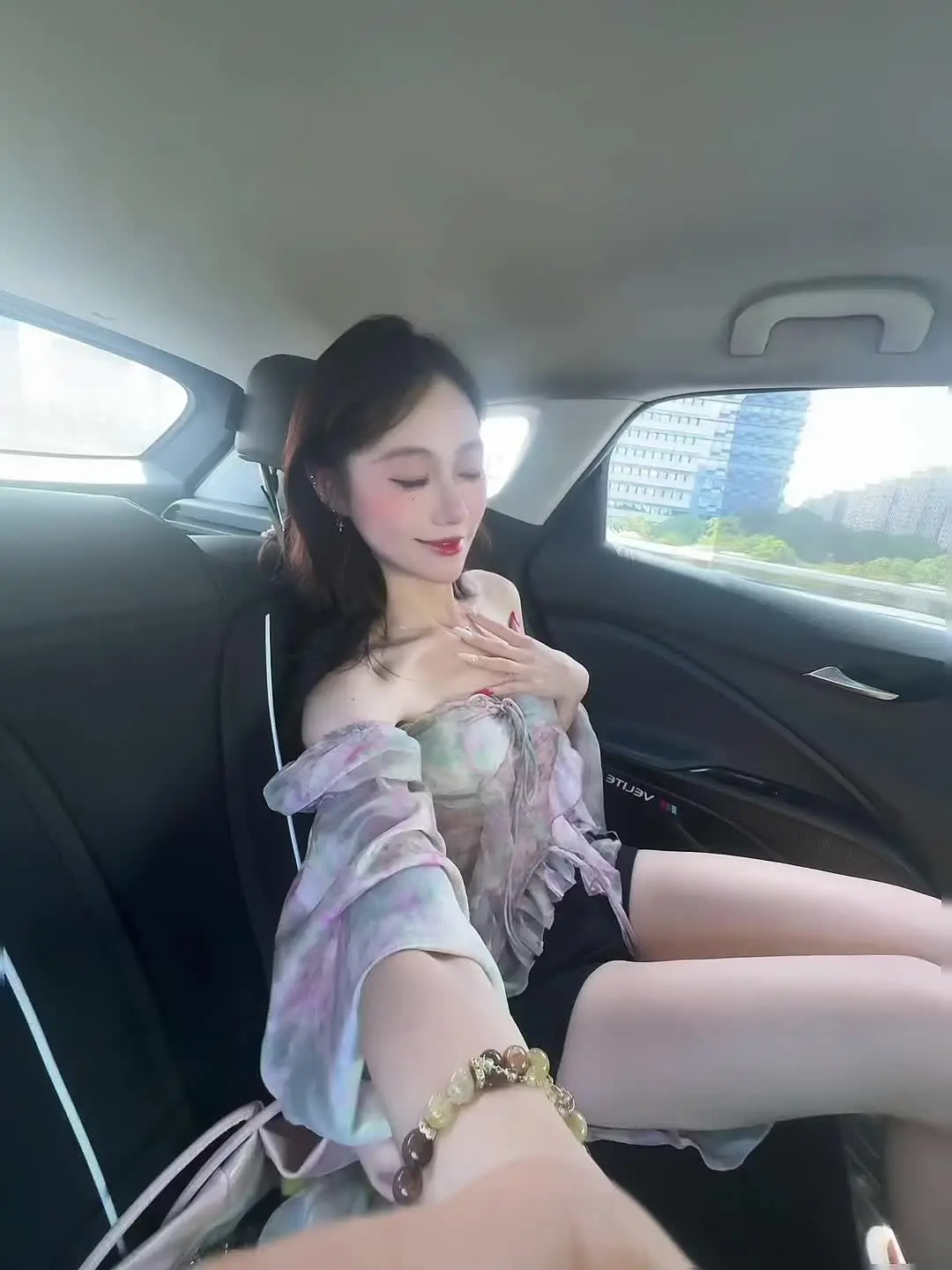 我们只有天黑才能见面，对吗？