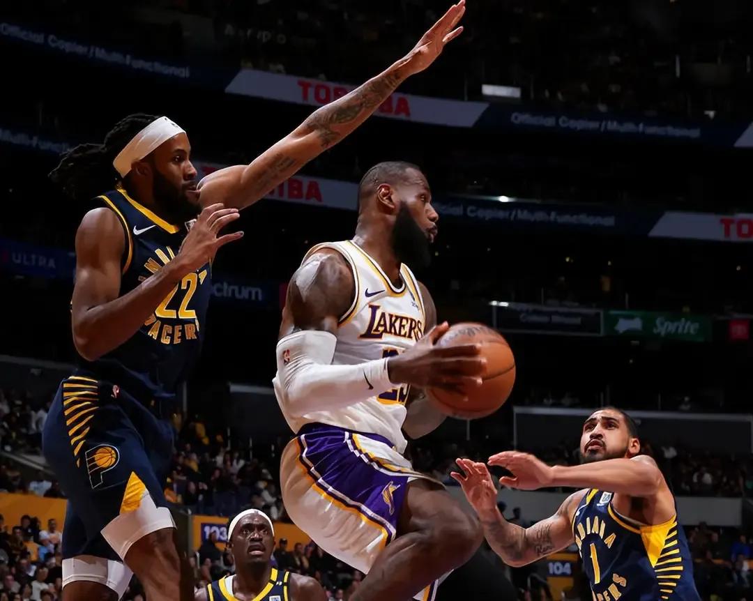 全员健康下，湖人让丁维迪和范德彪打首发，才是最合理搭配。
第一，湖人最强首发，拉