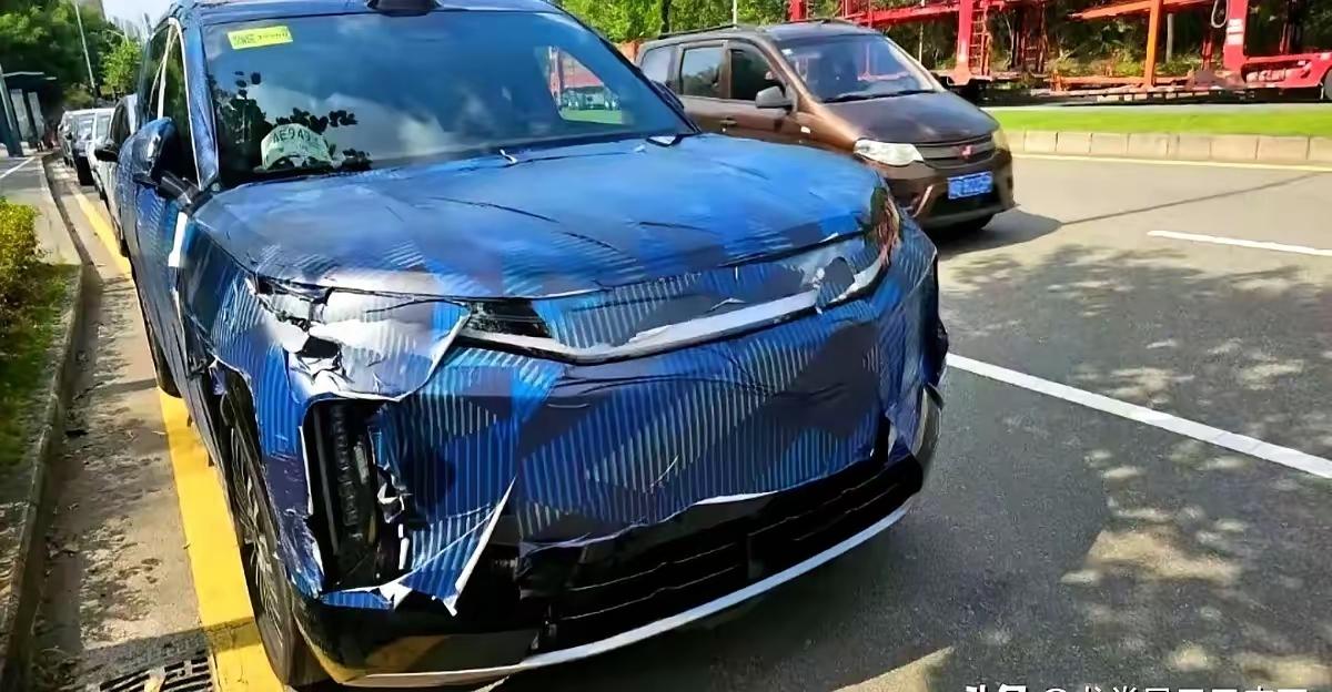 比亚迪你是造不了大车还是怎么滴，火掉脚上了都不知道动一下。
2026年的打法就是
