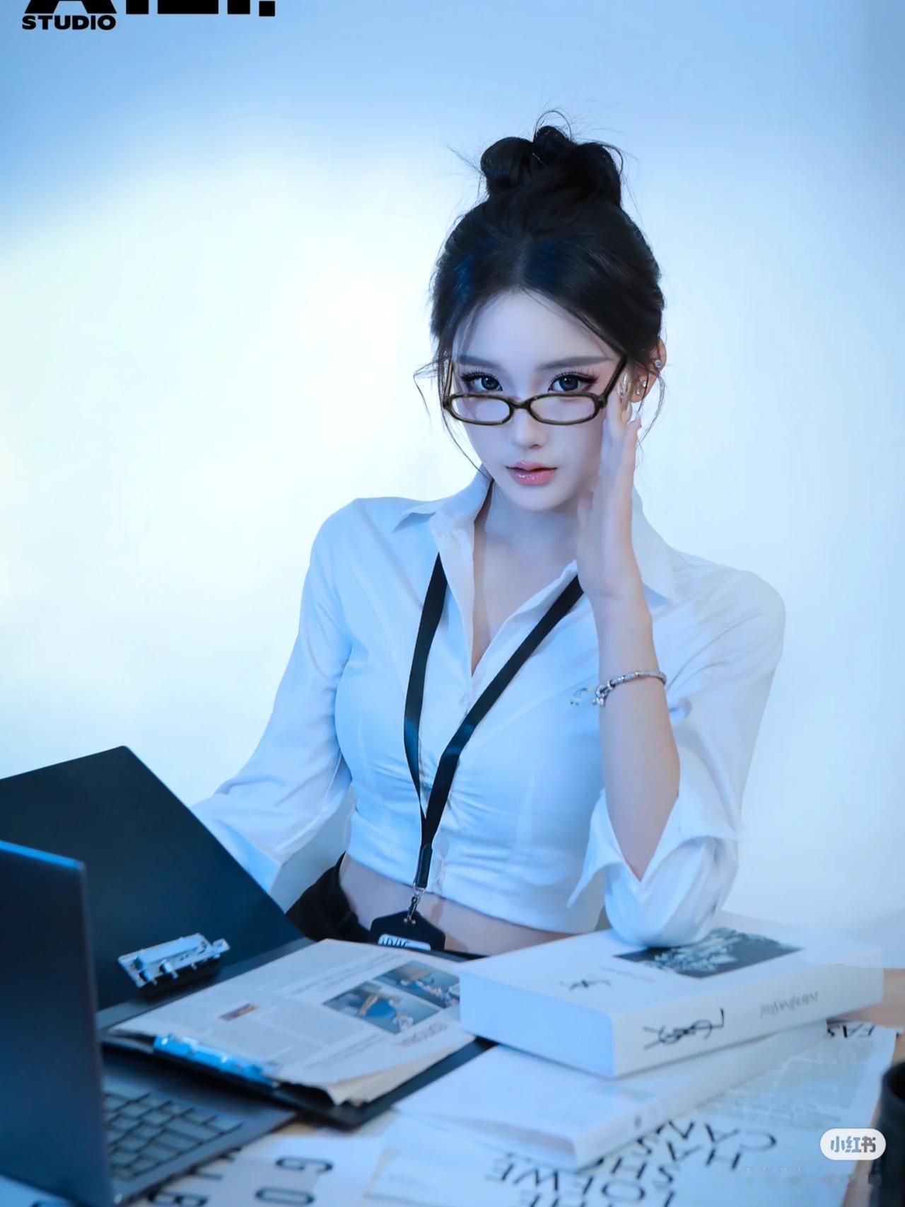 美人照怎么拍才好看美女秘书穿搭写真