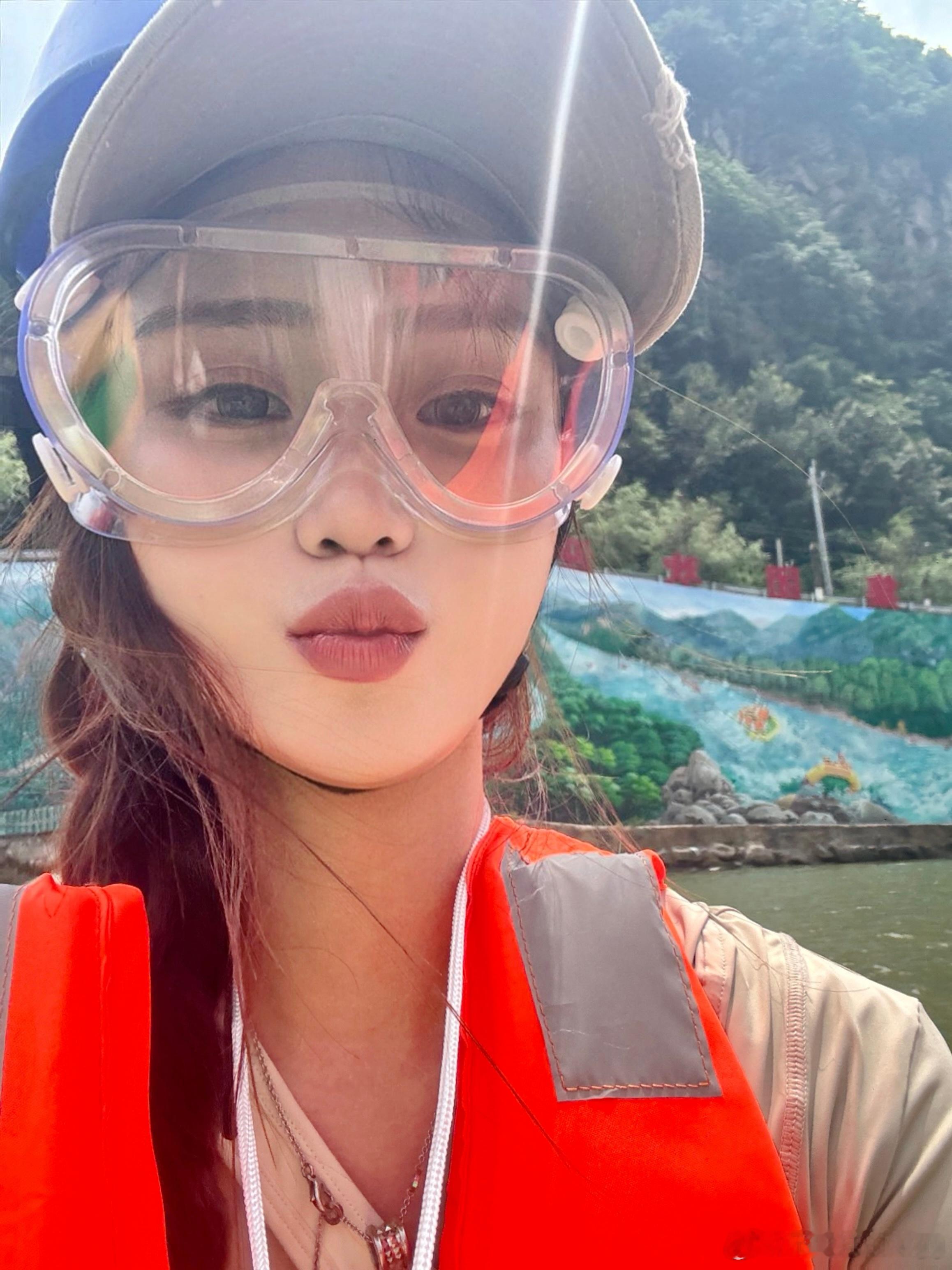 把盆泼叉 把人泼傻 好玩好玩 下次还来  ​​​