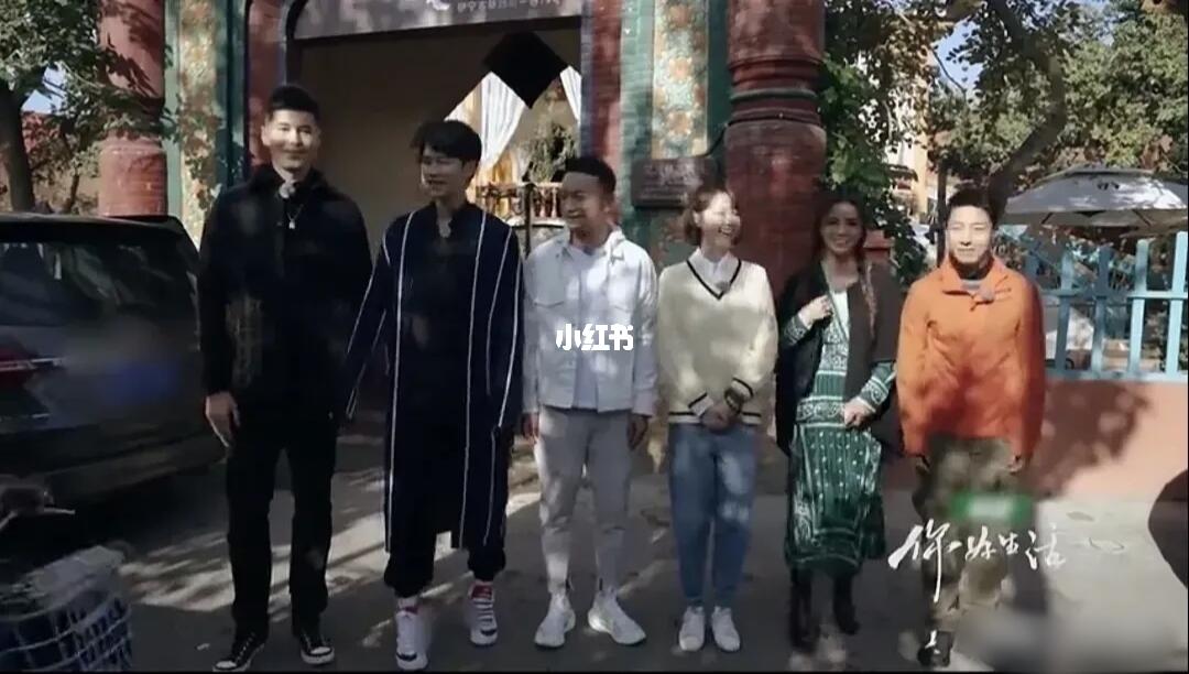 《你好生活》节目中，撒贝宁被排身高，可还没有女生高，大家乐得前仰后合...