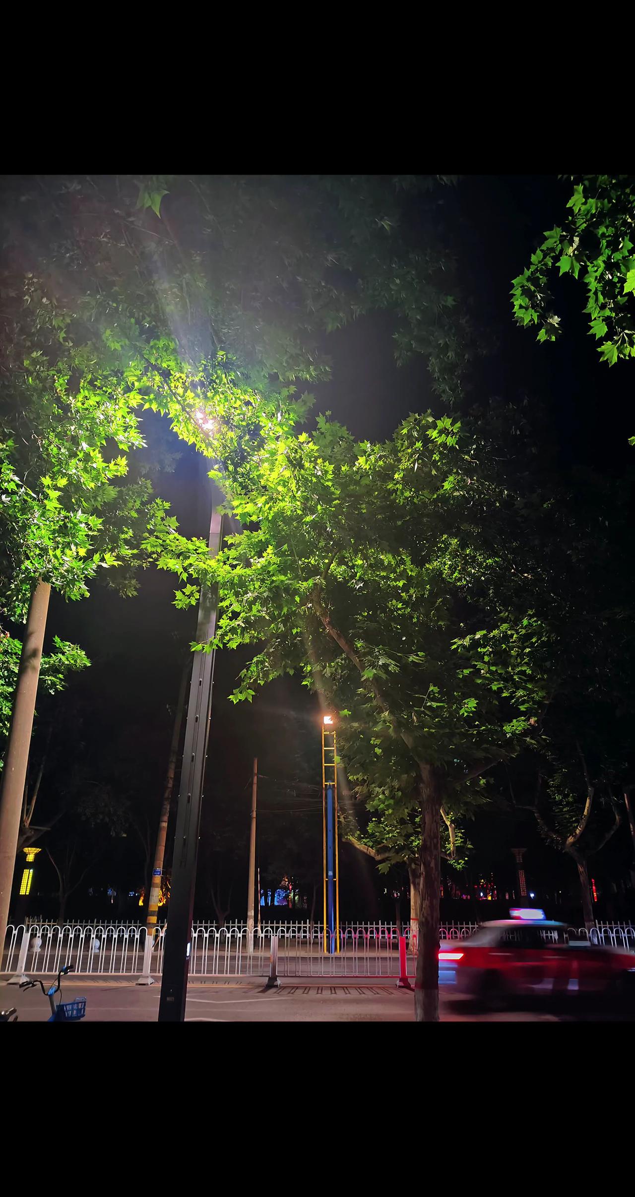 我们都站在各自的角度埋怨对方，算了，各有
各自的难处，人与人之间好像都无法共情，