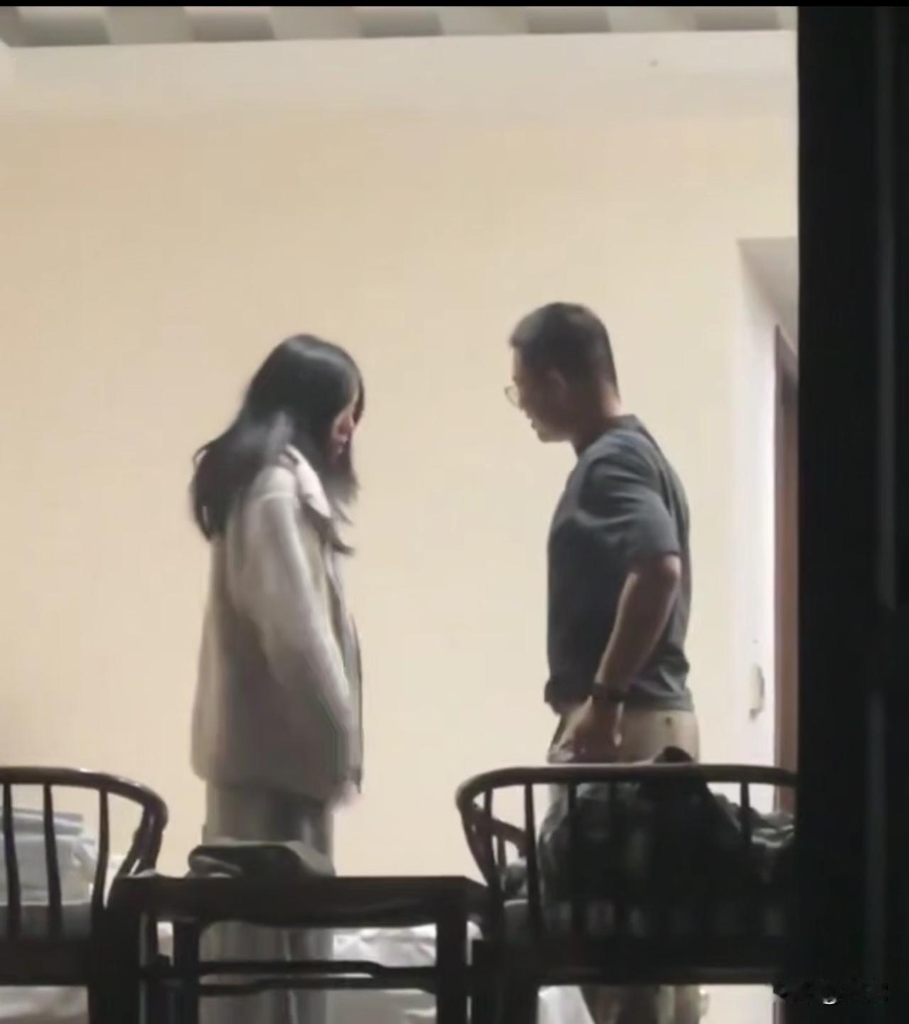 好奇心是人类的本性
大家永远改不掉
吃瓜的习惯
这瓜都吃的眼前了

拍完婚纱照