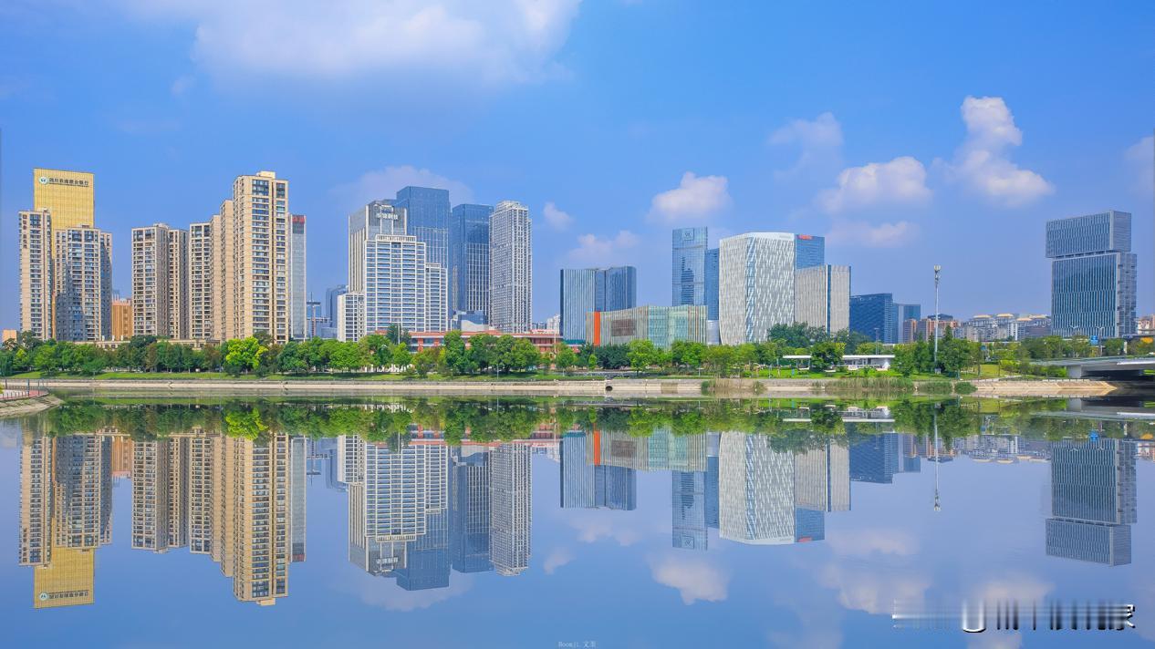 致敬唐市长从政协主席的位置退了。当年在成都主政几年，口碑非常好，特别是推动了成都