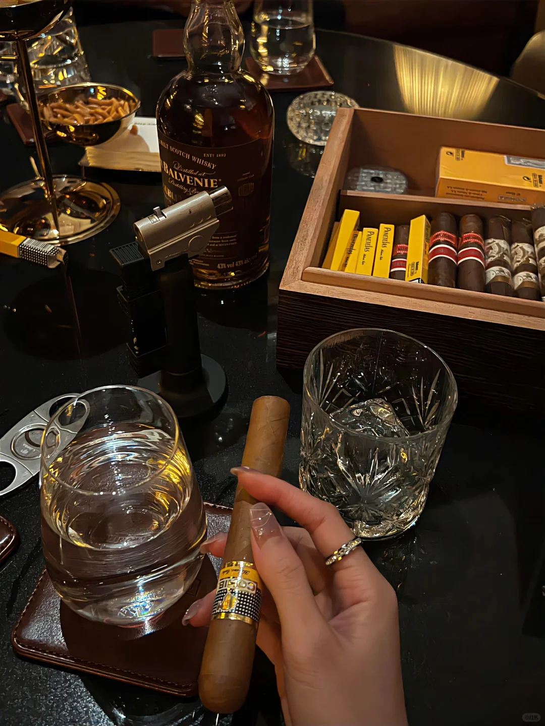 今夜来一杯微醺酒 活在自己的世界里,主打就是一个无所吊谓,爱财爱己,风生水起！