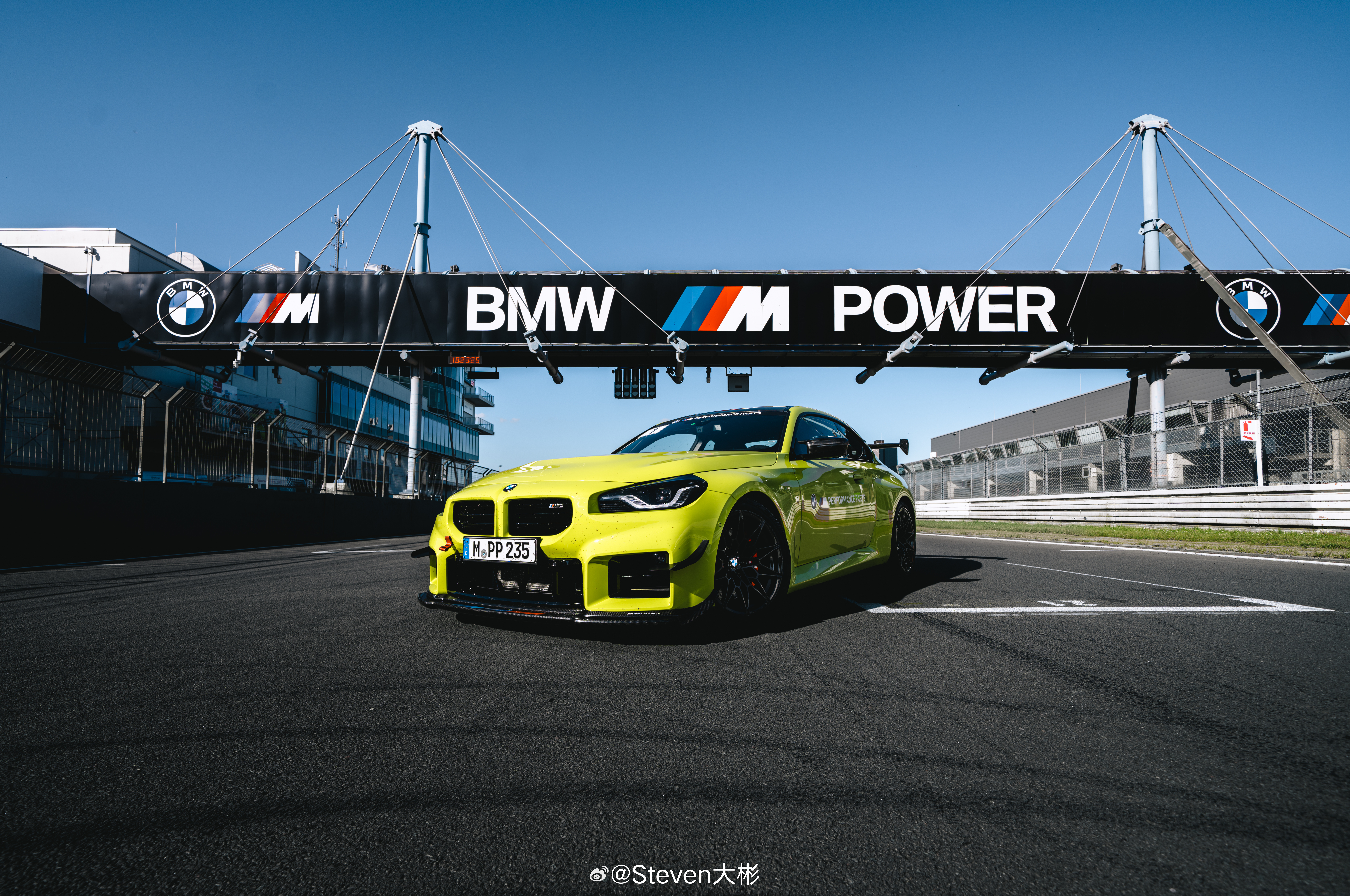 配备M Performance赛道套件的BMW M2在纽北创下7分25.068秒