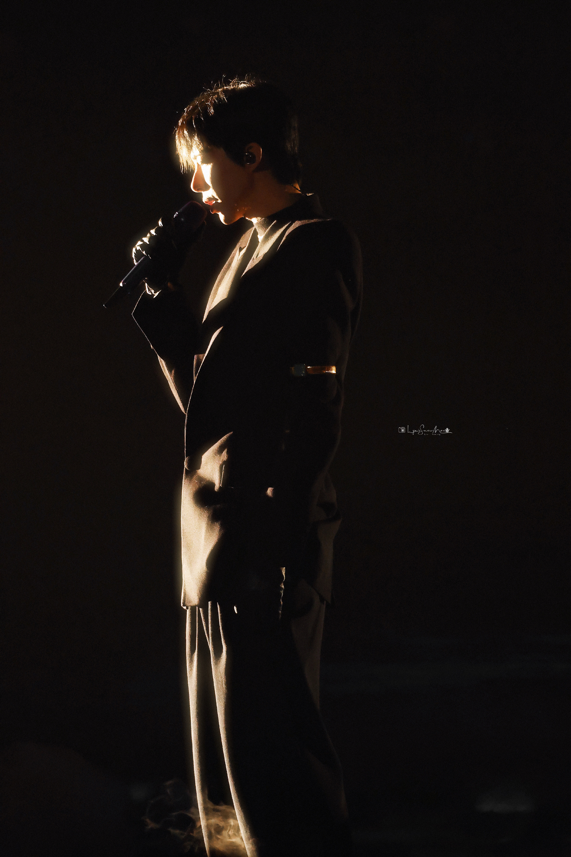 期待今晚刘宇宁舞台。[爱慕]去年奇妙夜舞台神图一直是我手机屏保。[爱慕]刘宇宁抖