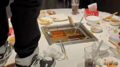 李幼斌的养老院之痛，戳中多少中年人
 
67岁的李幼斌上热搜了，不是因为新戏，是