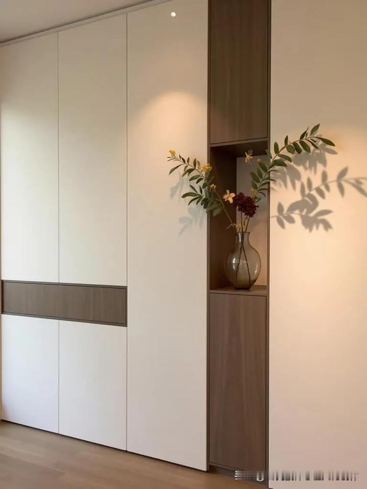 纯原木，零甲醛全屋定制家居。
总共85平方米，装修不算豪华，但实用又环保，不用担