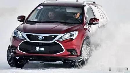 美媒这说法挺有意思，说特朗普迷恋石油，而中国电池将“迅速统治世界”。特朗普还押注