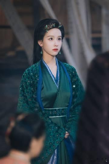 陈都灵雾妄言吐血入耳陈都灵演戏摔得脑袋回弹 一口血，一瞬倒地，陈都灵把悲剧的重量