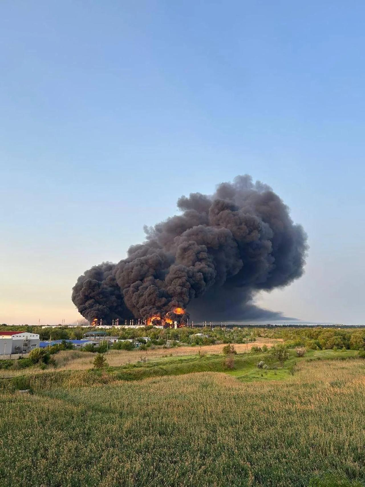 俄罗斯的油库又又又爆炸了！

6月6日凌晨，乌克兰国防军无人机部队袭击了位于俄罗