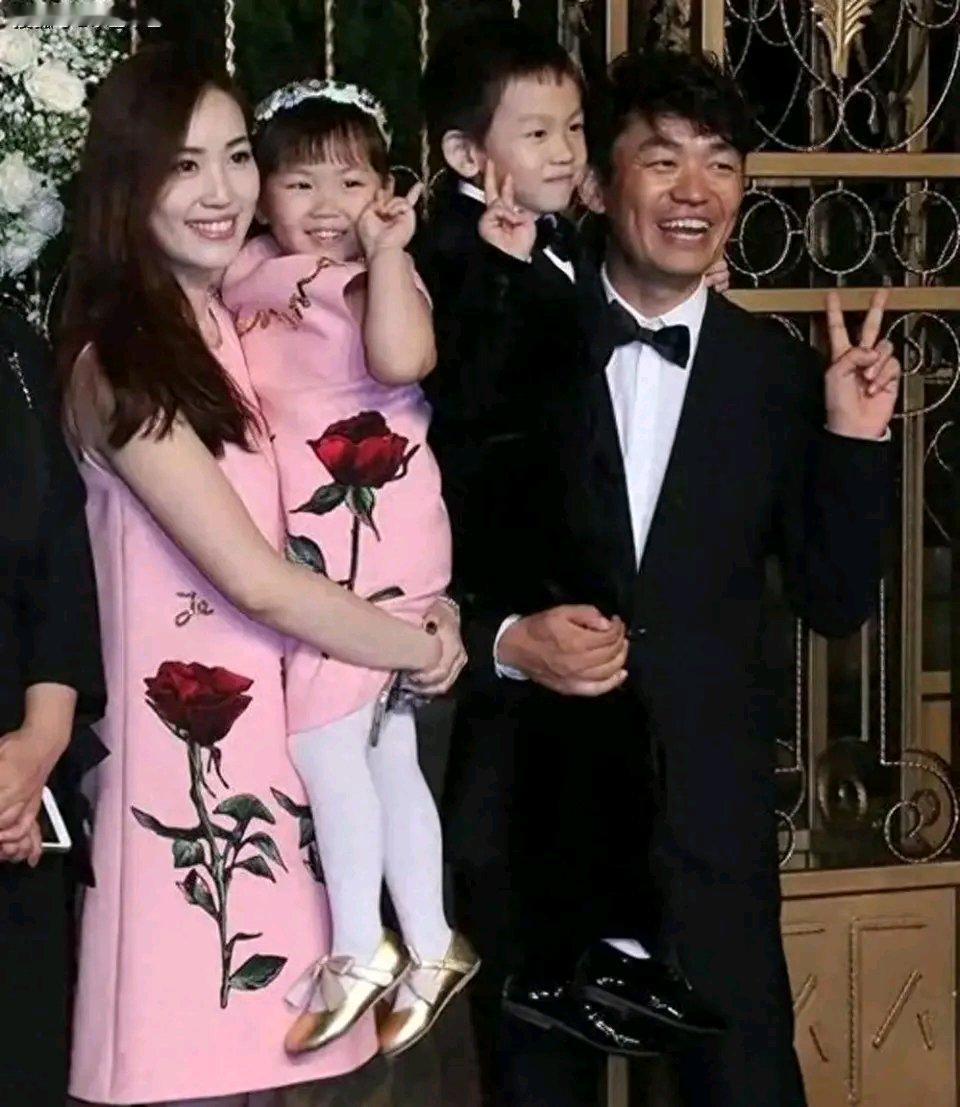 2025年初儿童公益画展上，王子健的画《我和爸爸的拳击梦》让人看到了王宝强坚守的