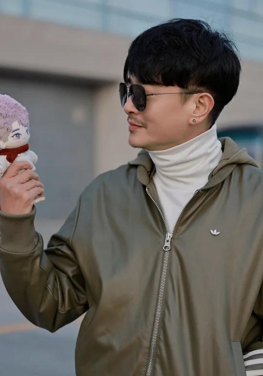 眼睛望着眼睛🎶
音乐剧演员刘岩 男明星穿搭 行走的衣架子