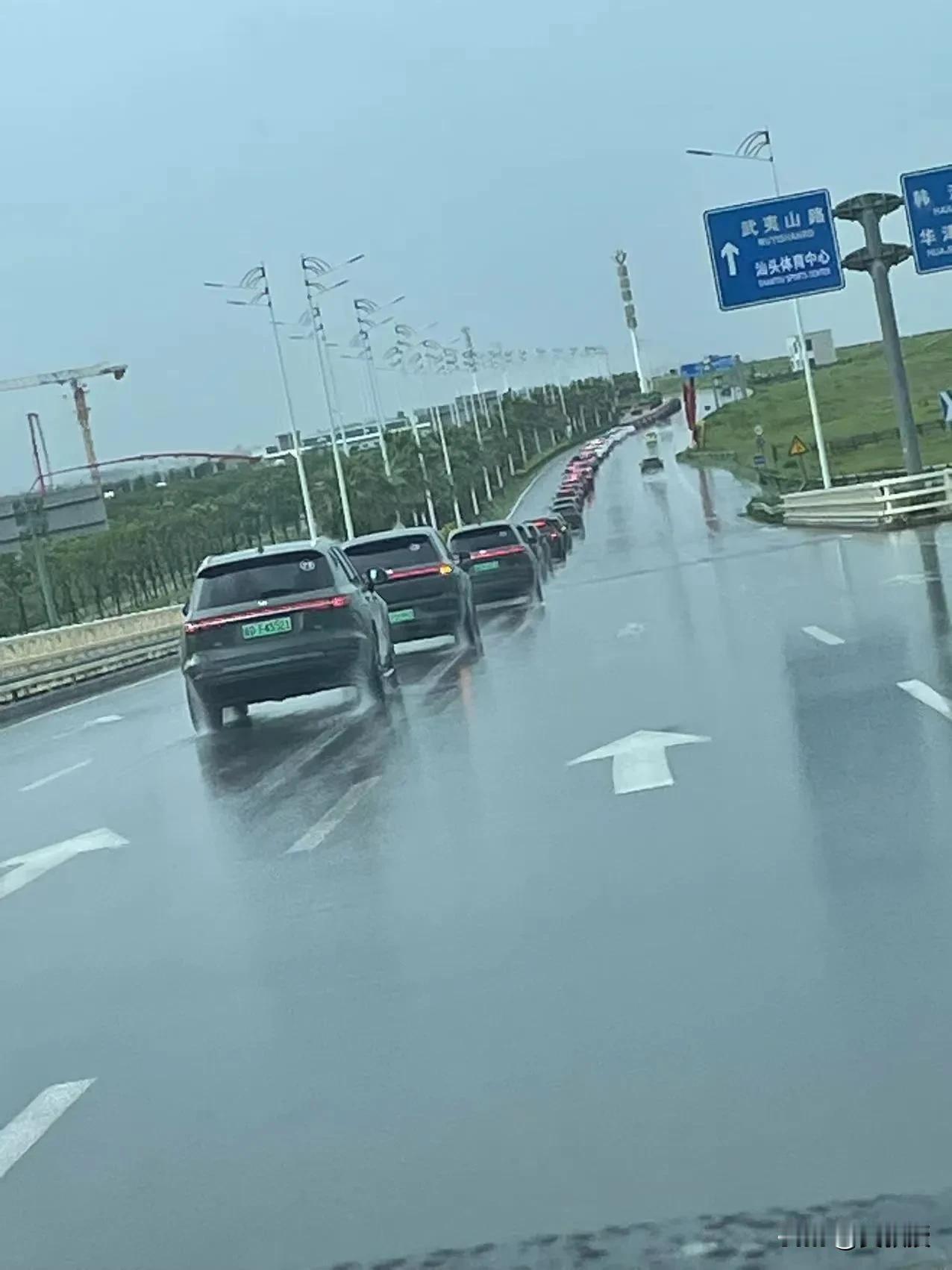 最近几天
武夷山，政和，松溪这些地区的雨🌧
确实下的太大了
福州听说也是暴雨
