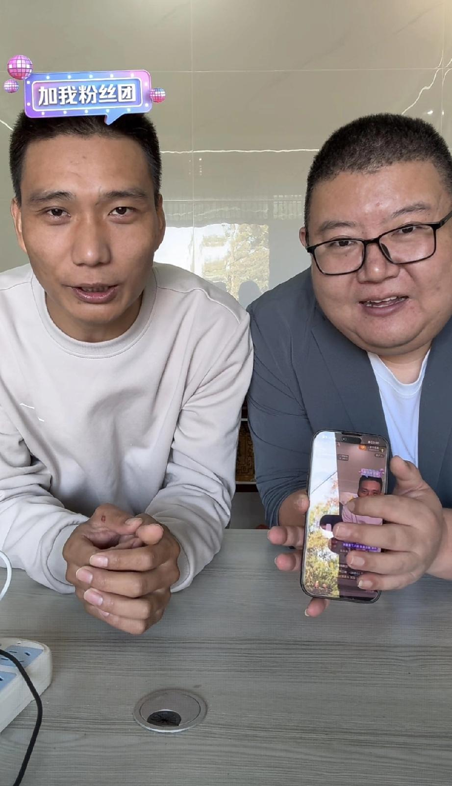 苏伢子哥哥又来华生电器了

哥哥前几天晒了弟弟在家面对电脑工作的视频以后，很多网