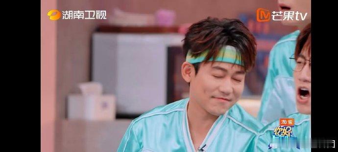 苏醒[超话]苏醒看旧照一秒闭眼你好星期六 苏醒看旧照名场面！“那些年的我们”环节