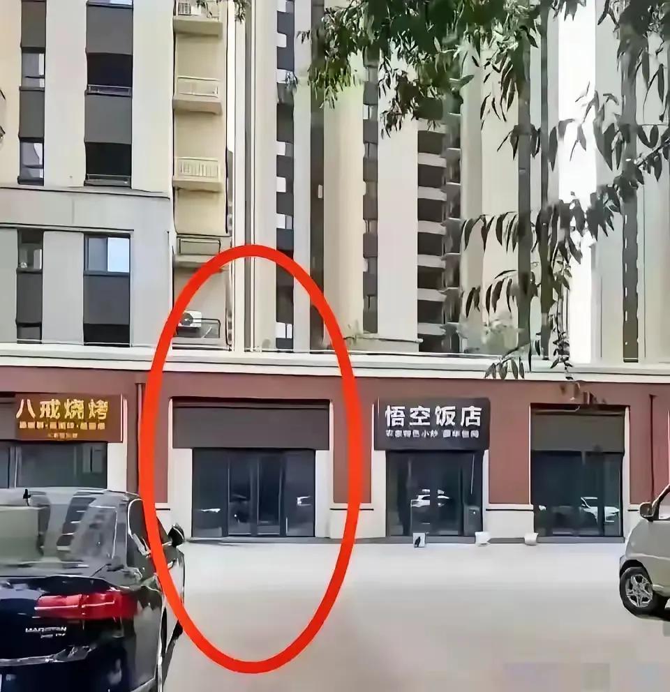 租了中间这个空铺不如做什么生意好，正为取名发愁呢？民间好心高人指点这样取名来做生