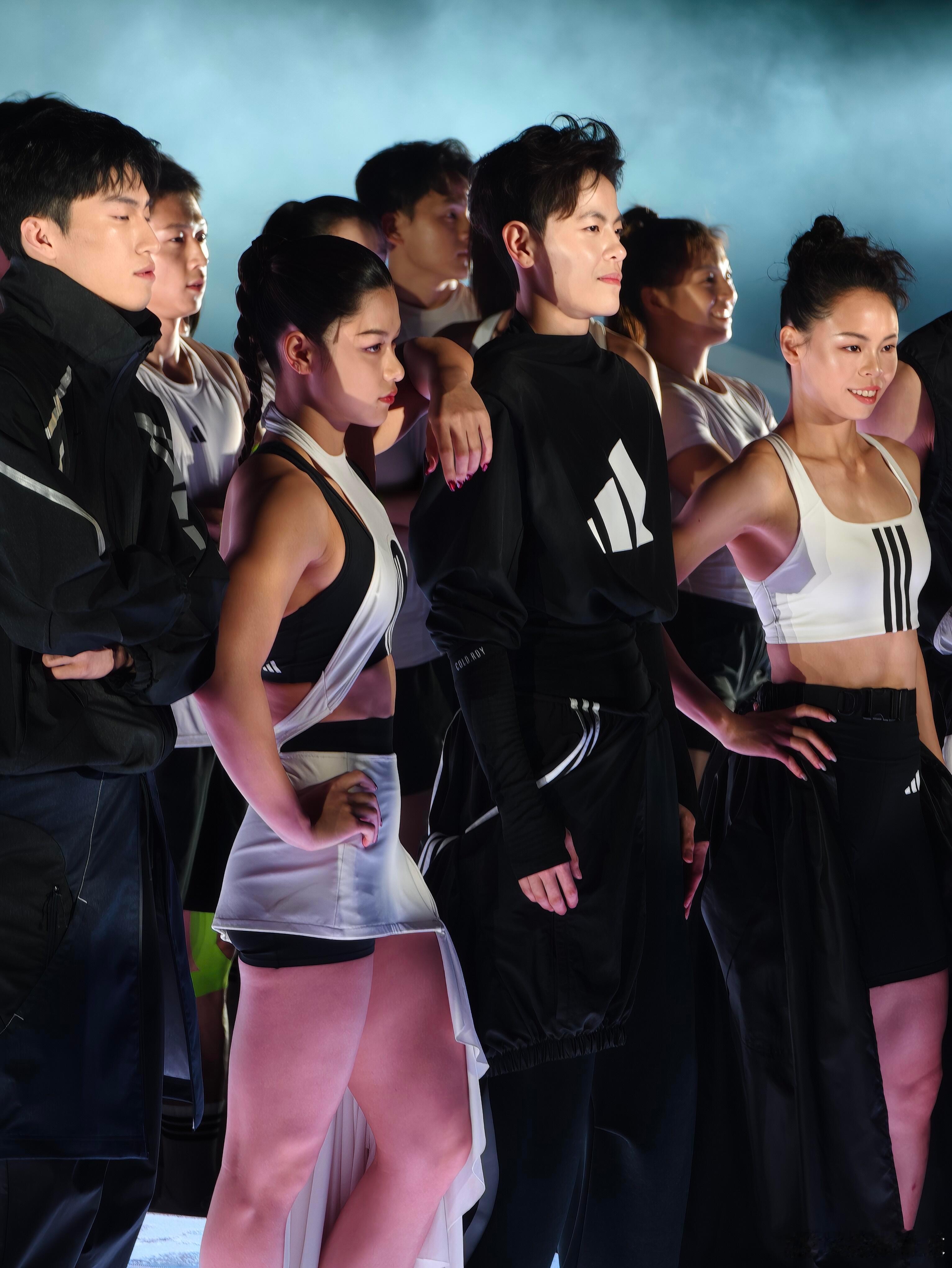 气场全开！中国女篮队长杨舒予首次现身阿迪达斯活动，帅翻了！ 