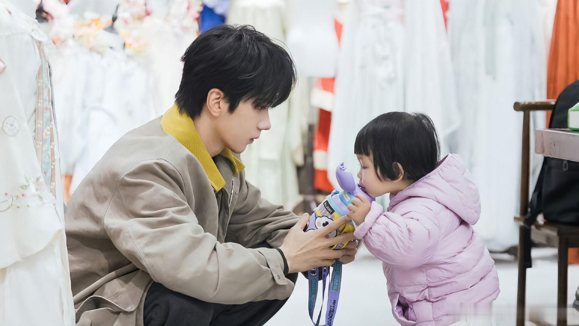 偶遇余承恩井迪合体带果果《我家那闺女》新一季路透，偶遇余承恩井迪带着两个外甥女一