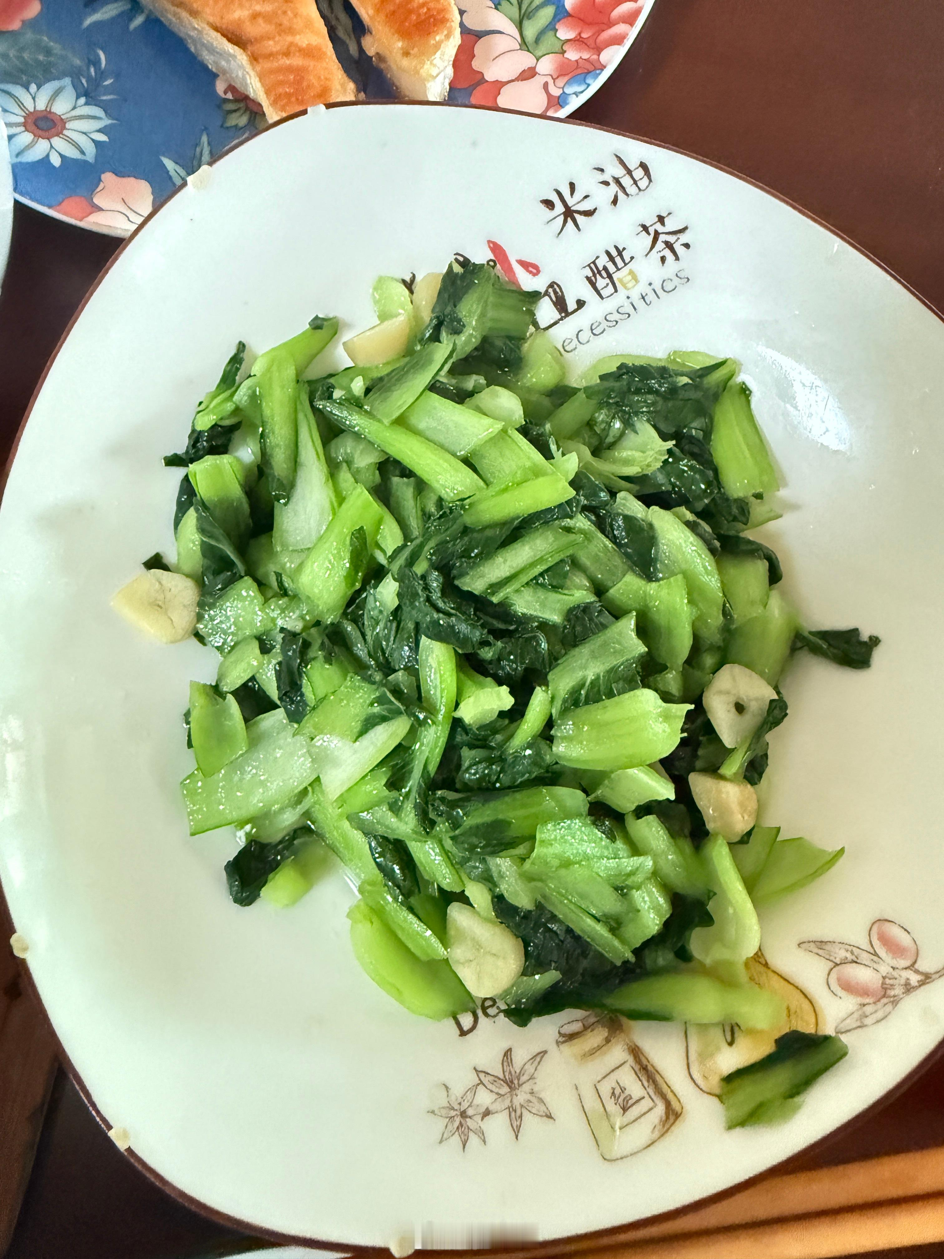 压压做饭有进步了，甚至学会了炖和煎我小时候家里绝对不存在炖牛肉这样高难度的菜品 