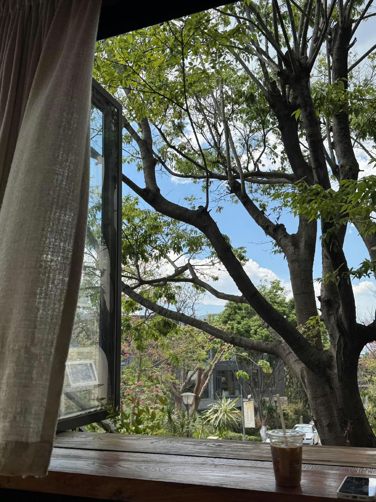 余华："若想一日不得安宁，你就请客；若想一年不得安宁，你就盖屋；若想一辈子不得安