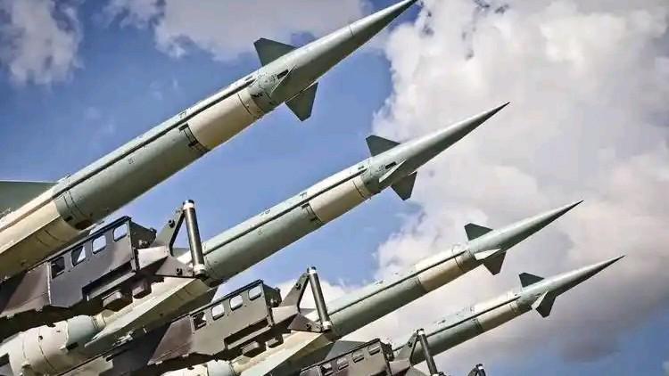 美军近期在中东大规模集结军事力量，旨在通过军事威慑向伊朗施压，迫使其在核问题谈判