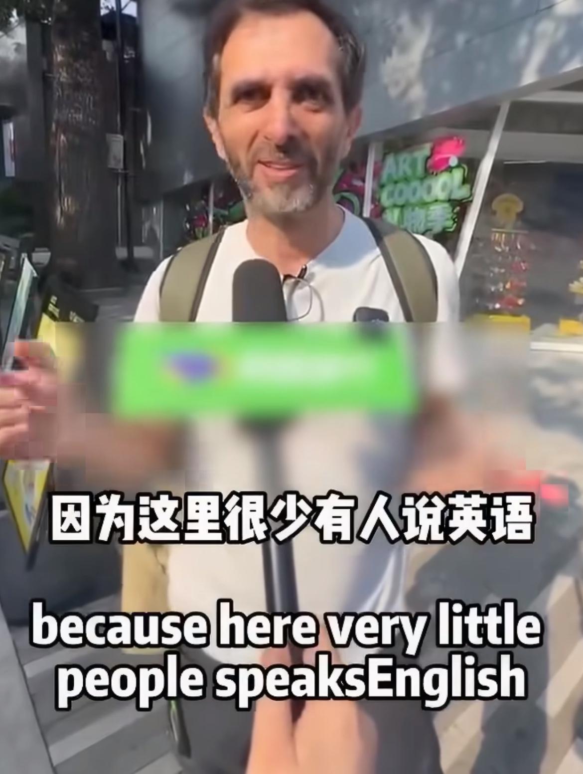这些老外什么时候才可以意识到，中国不是英语国家？

听不懂中文那就用翻译器或者跟