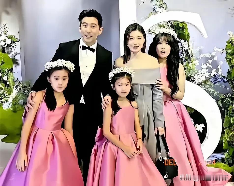 贾静雯，真可惜！
都说漂亮妈妈生的女儿也会漂亮，
贾静雯那么美，还生了三个女儿，