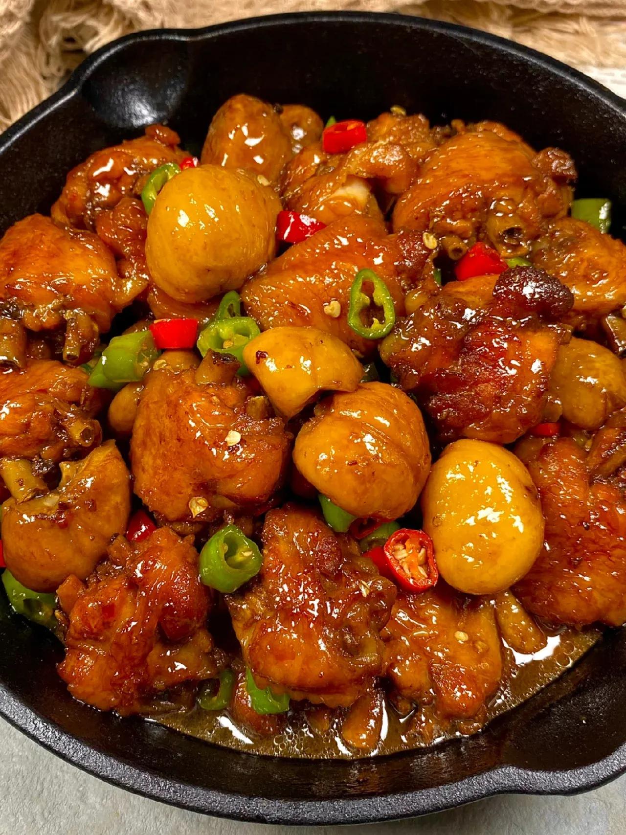 大吉大栗，今晚吃鸡！！！想告诉全世界这个真的巨巨巨好吃！！！好吃到舔盘的板栗烧鸡