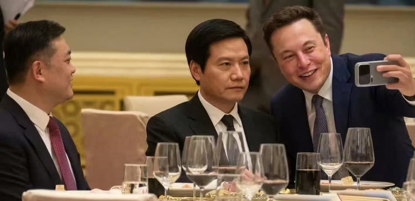 哈哈，看到雷总和马斯克合影了，雷总有点严肃啊 雷军马斯克合影