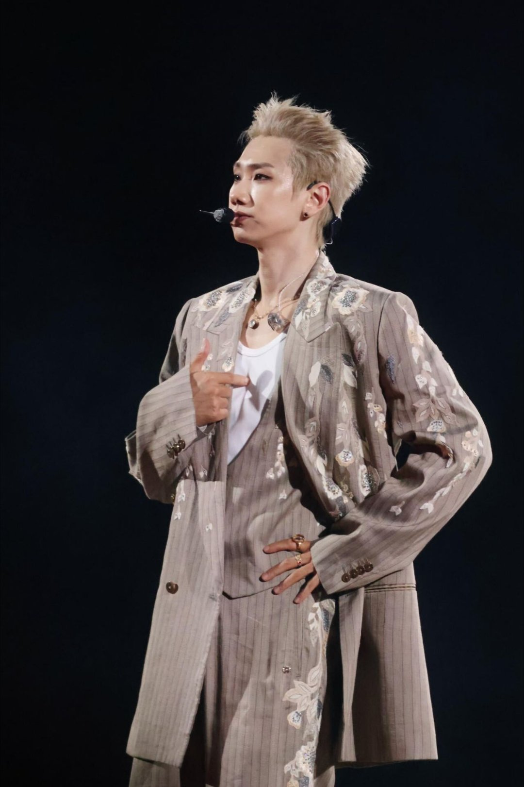 汪苏泷演唱会是初夏的正确打开方式汪苏泷演唱会沉浸式舞美包裹夜空，金曲一首接一首。