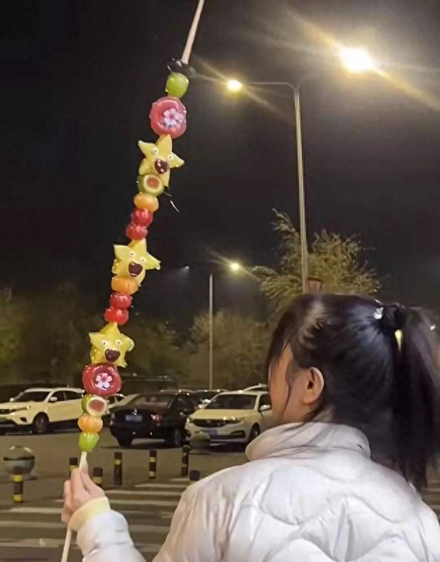 1 米糖葫芦刚过气，60 厘米蛋挞又来收割？