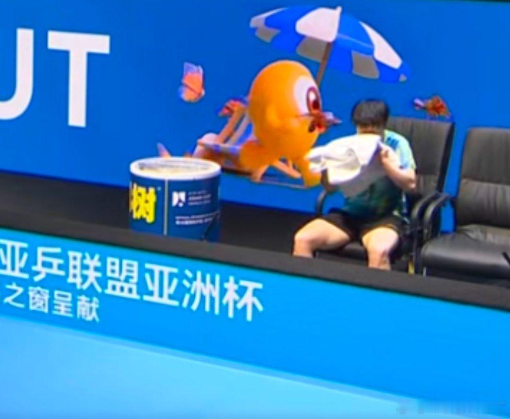 哈哈 这把伞打得恰到好处啊“遮阳伞☔” 