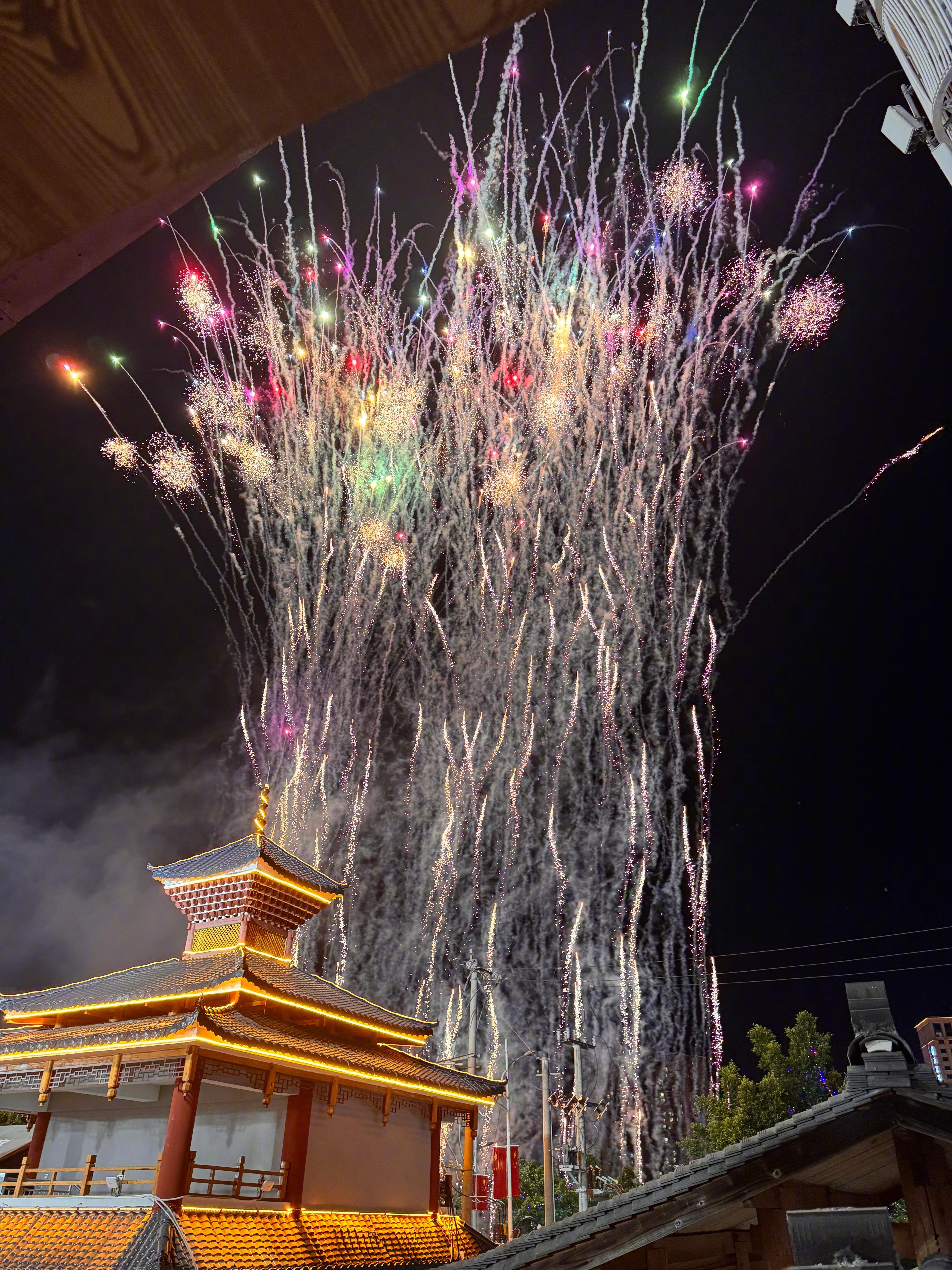 今晚北京时间23：00，中国足球小将 李昊炎将参加加泰罗尼亚联队第二次合练，必须