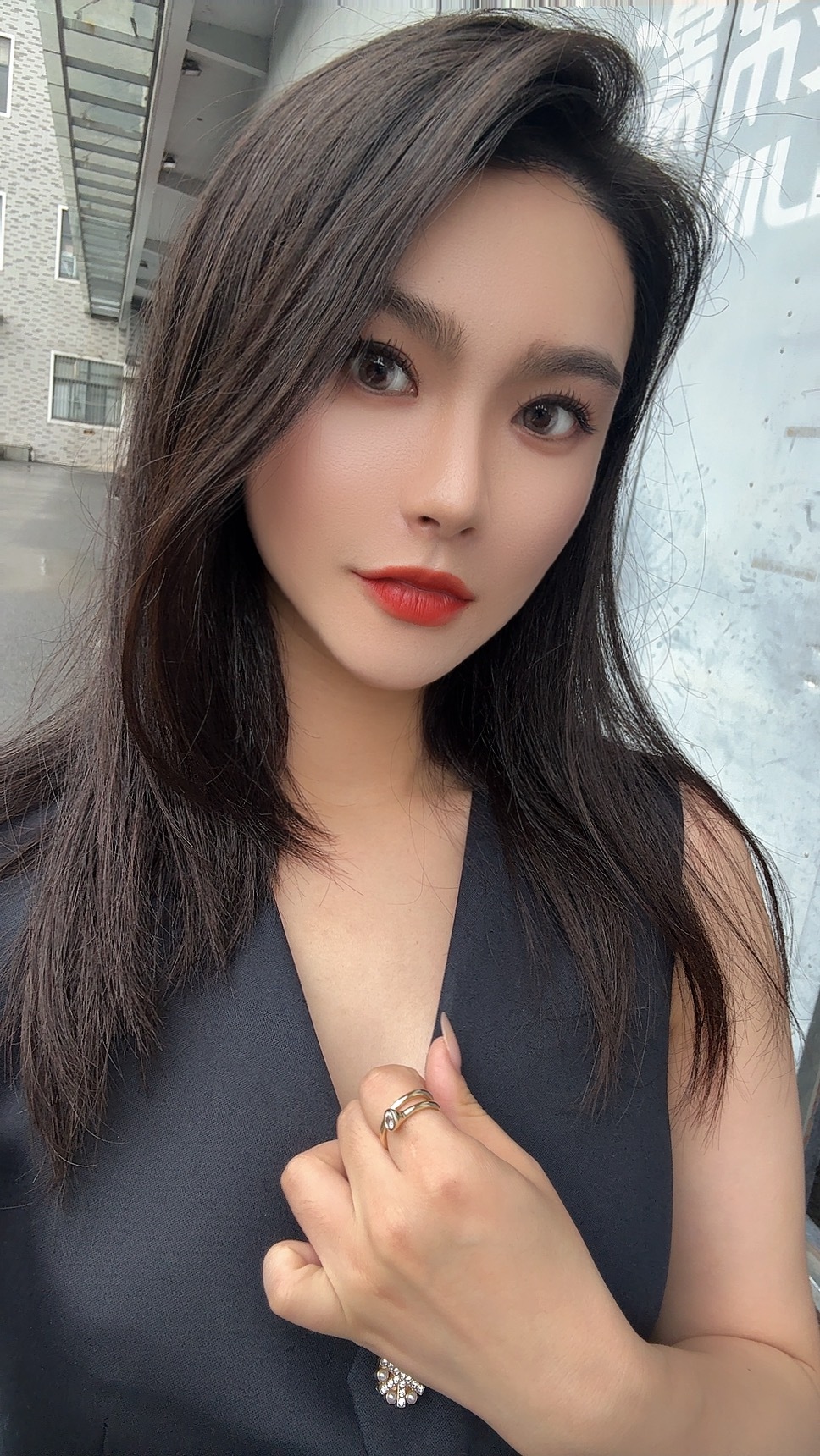 今天下雨🌧️棚内拍车🚗保密㊙️协议中……那就看你豆吧！图二是amp夏季新款 