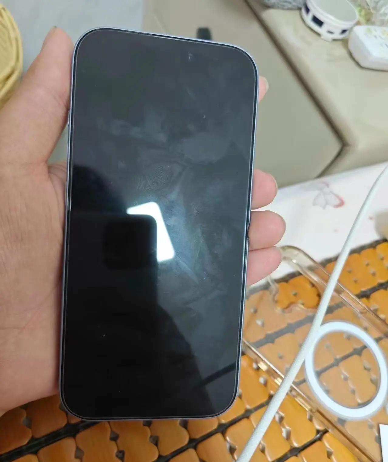 iPhone 17优缺点评价。【点评】优点。 轻薄手感 拍视频还是强 应用内流畅