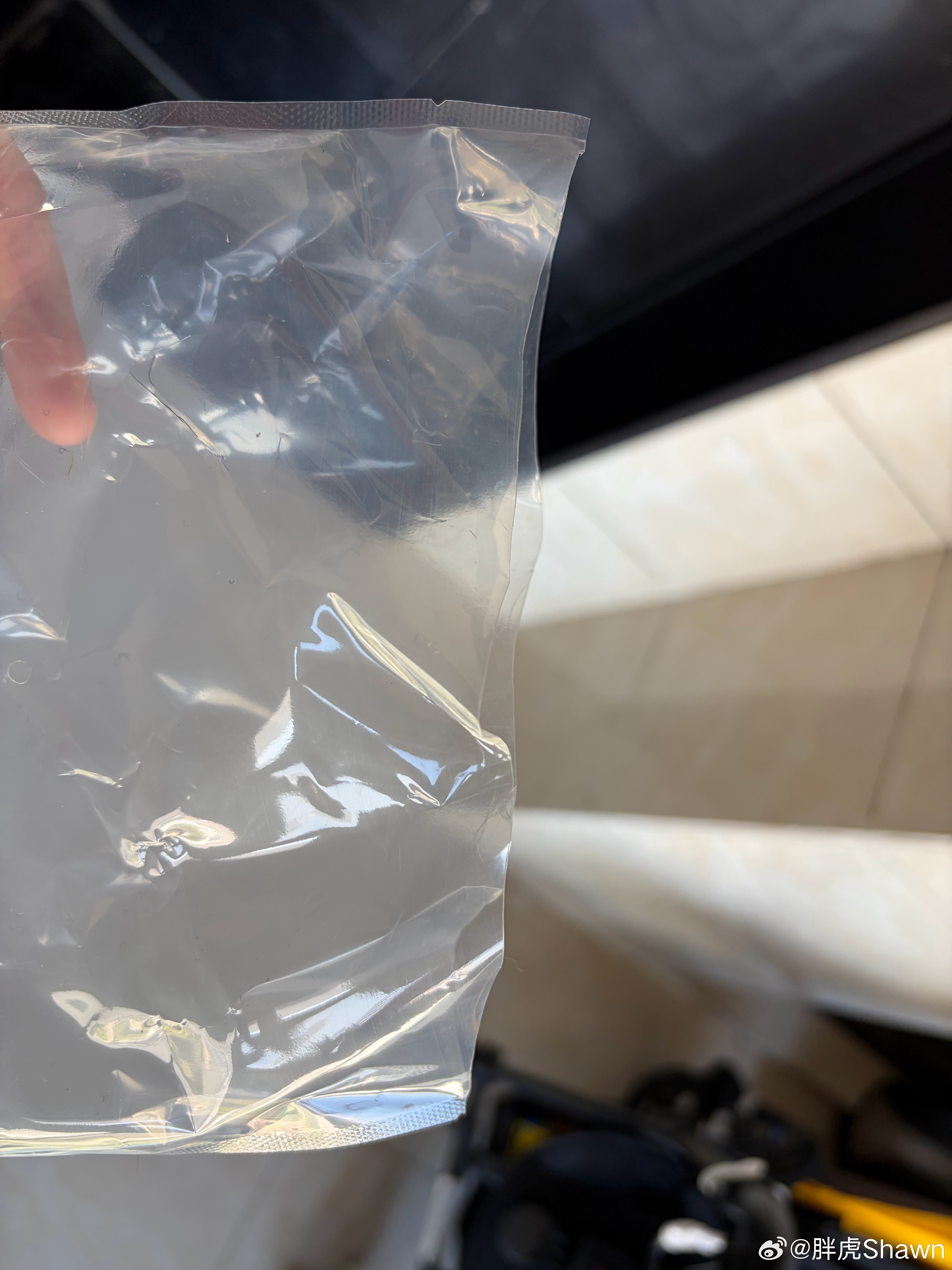 刚在京东买了个放电枪，拿出来的时候没注意，以为就是一个开口的袋子，结果现在收拾的