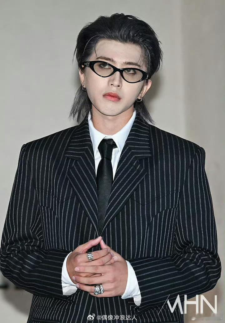 蔡徐坤  许光汉 李龙馥 柳智敏 边佑锡 Ella 怼脸图Pick谁状态____