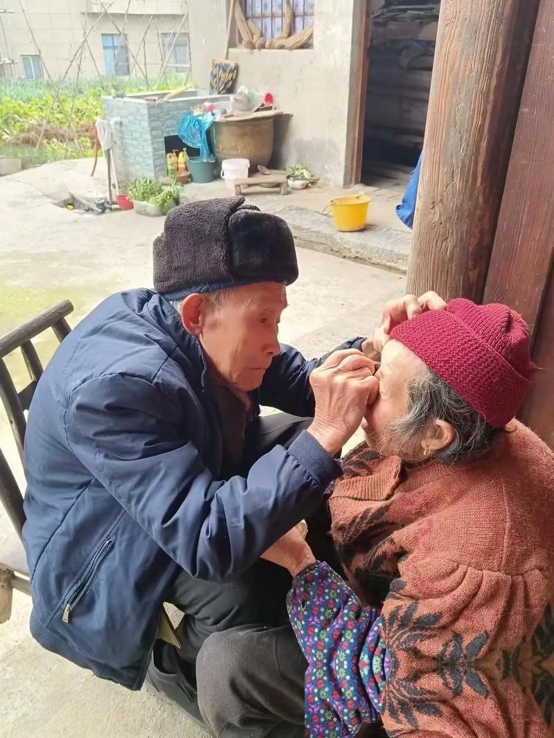 都说长命百岁是福气，但如果你身临其境去看一看，就会发现这句话有时候无比残忍。
我