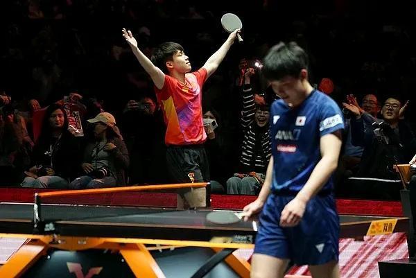 总决赛，王楚钦以4比0“光速”夺冠，张本智和说“完胜”…