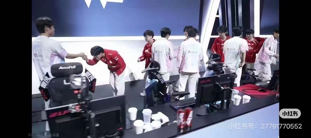 不知道的以为blg把we剃光了，我bin大哥还是这么一如既往，太阳不用升起，基地
