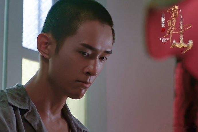 邓伟德打戏张力拉满邓伟德诠释底层小人物真打真摔真发力，没有敷衍的镜头，演员的诚意