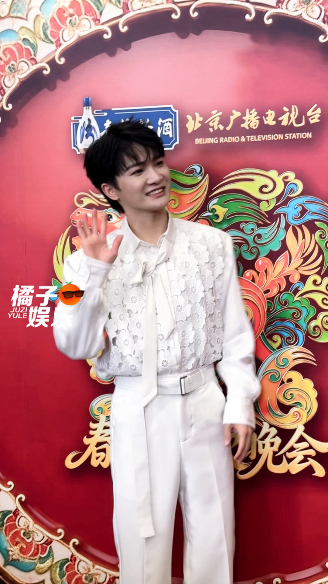 邀请所有人来看周深小机器人式拍照🫳左来一下🫴右来一下🫳周深小机器人式拍照北