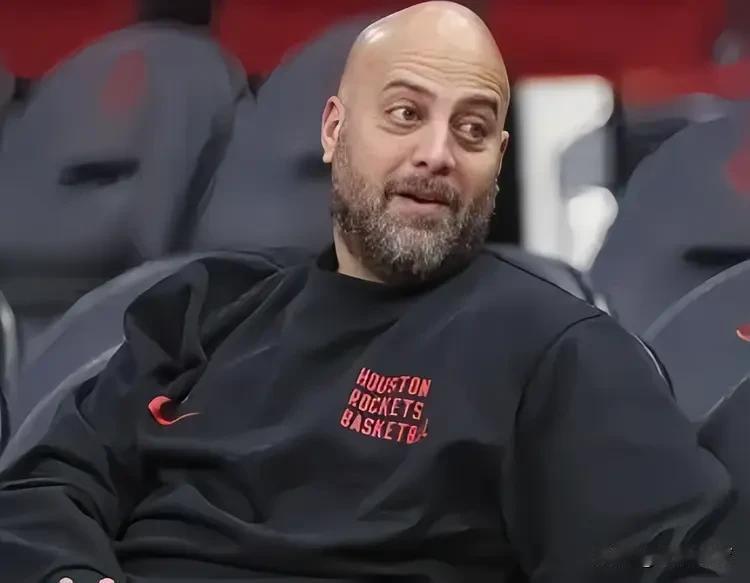 斯通看到ESPN球队实力榜排名，直接笑开花 
日前，ESPN对下赛季球队实力进行